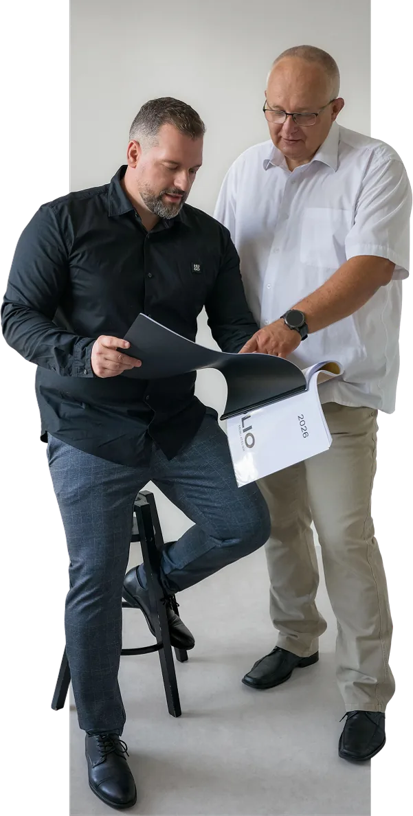 Kolegové z MERU procházejí projektovou dokumentaci